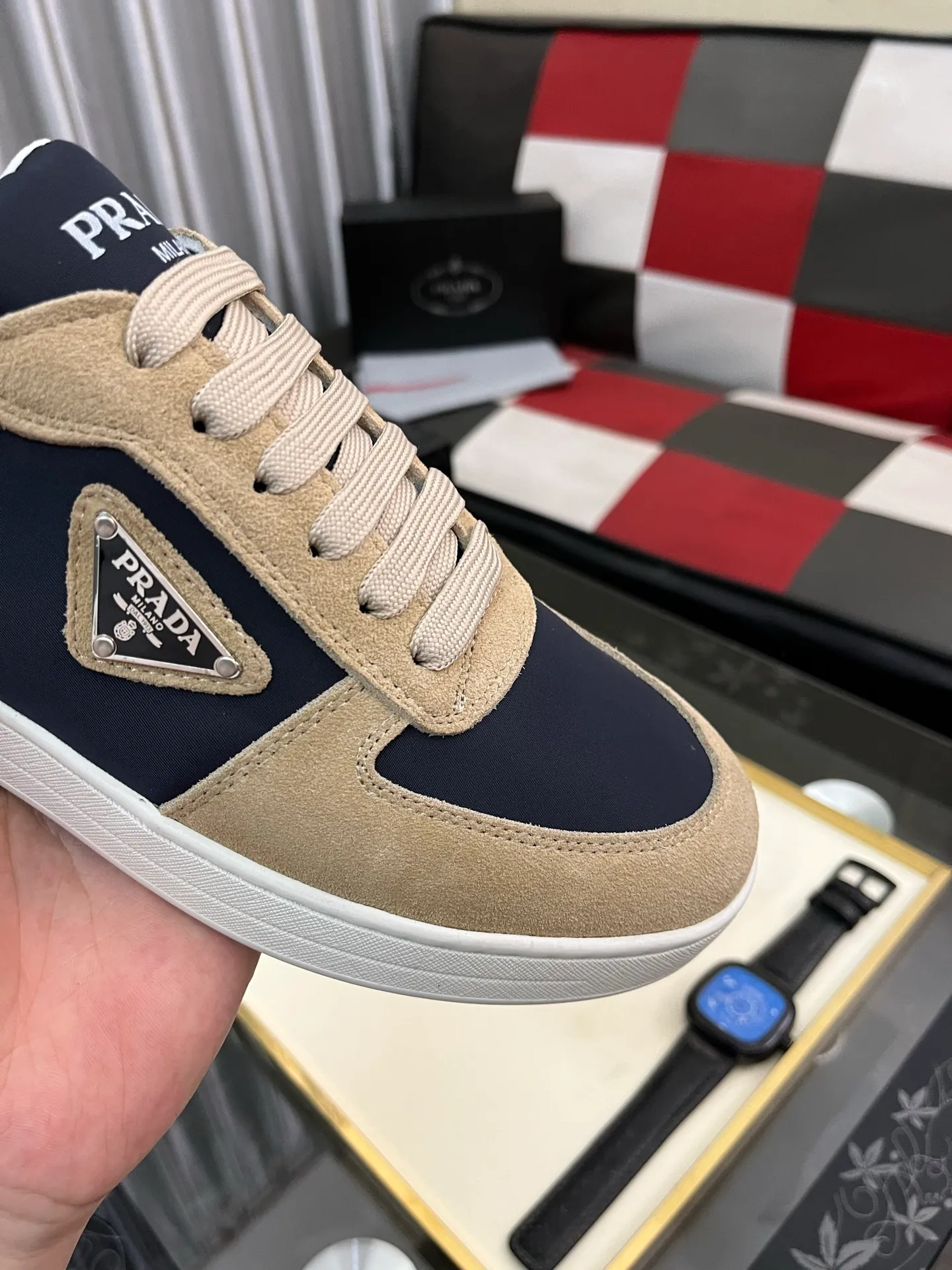 Men's shoes 💰440⌚️⌚️【PRADA】Prada ~ unique and casual style. New models from Prada official website are coming [Celebrate][Celebrate]🏃High-end brand casual shoes ➕Full set of packaging😍😍 Men's 2023 counters are on sale simultaneously, Italian imported brands select first-layer Italian cowhide. 🐑Sheepskin lining (refuses to discolor and rub feet) Sole: Original sole specially provided by the original factory 🎬Better in kind Size number: 38-444️⃣Colors available